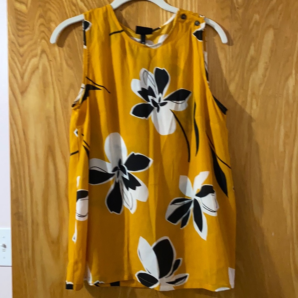 NWT Who What Wear Floral Top Sz M